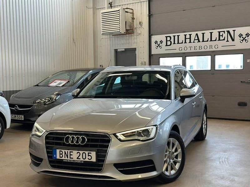 Silver Begagnad 2015 Audi A3 Sportback Attraction Halvkombi | 149 900 kr (Lite dyr) - Bild 1/4
