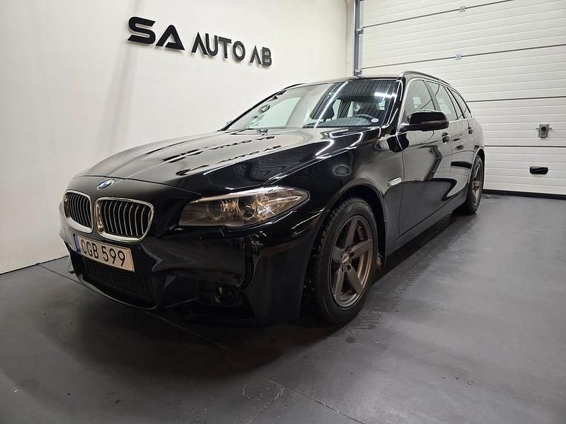 Svart Begagnad 2016 BMW 520 Kombi | 169 900 kr (Marknadspris) - Bild 1/4