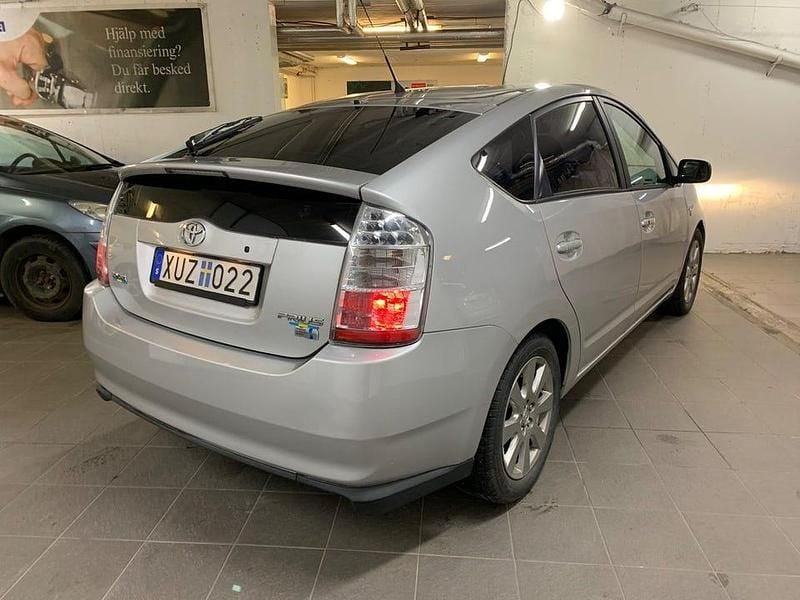 Begagnad Toyota Prius 112 HK (82 kW) 2006 Silver Halvkombi