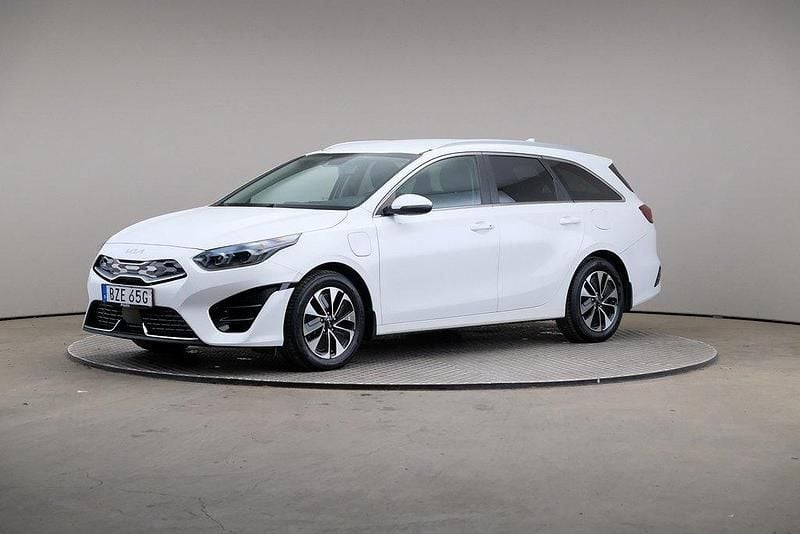 Vit Begagnad 2023 Kia Ceed Sportswagon Advance Kombi | 265 000 kr (Marknadspris) - Bild 1/4