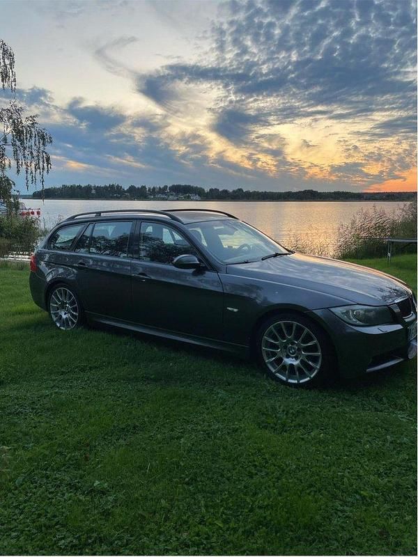Grå Begagnad 2008 BMW 320 M Sport Kombi | 59 000 kr (Bra pris) - Bild 1/4