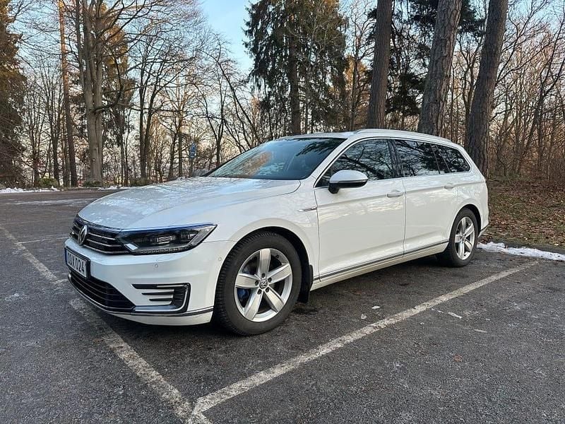 Begagnad 2017 VW Passat GTE | 159 500 kr (Marknadspris) - Bild 1/4