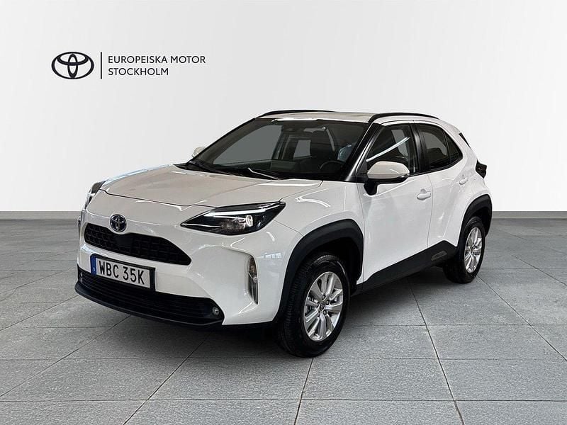 Vit Begagnad 2023 Toyota Yaris Cross Active SUV | 274 900 kr (Marknadspris) - Bild 1/4