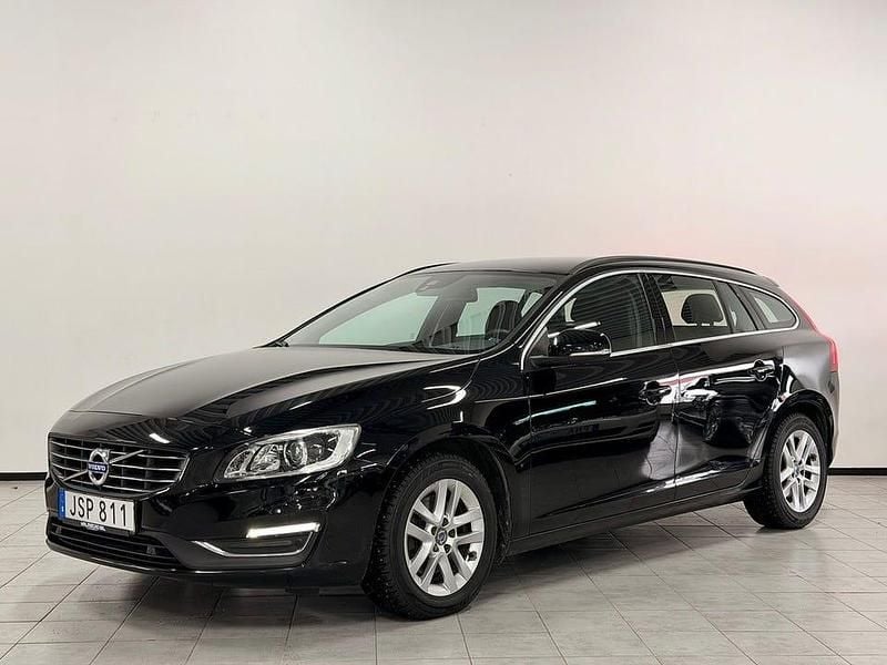 Begagnad Volvo V60 Momentum 190 HK (139 kW) 2016 Svart Kombi