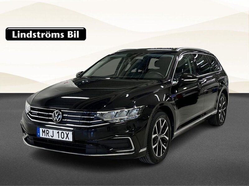 Svart Begagnad 2020 VW Passat GTE Kombi | 269 900 kr (Marknadspris) - Bild 1/3