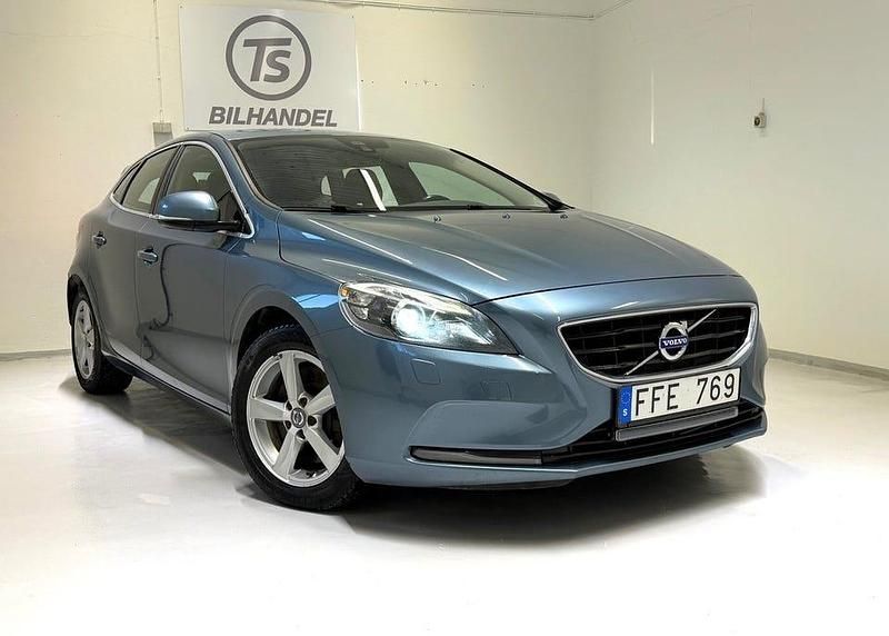 Blå Begagnad 2014 Volvo V40 Kombi | 79 900 kr (Marknadspris) - Bild 1/4