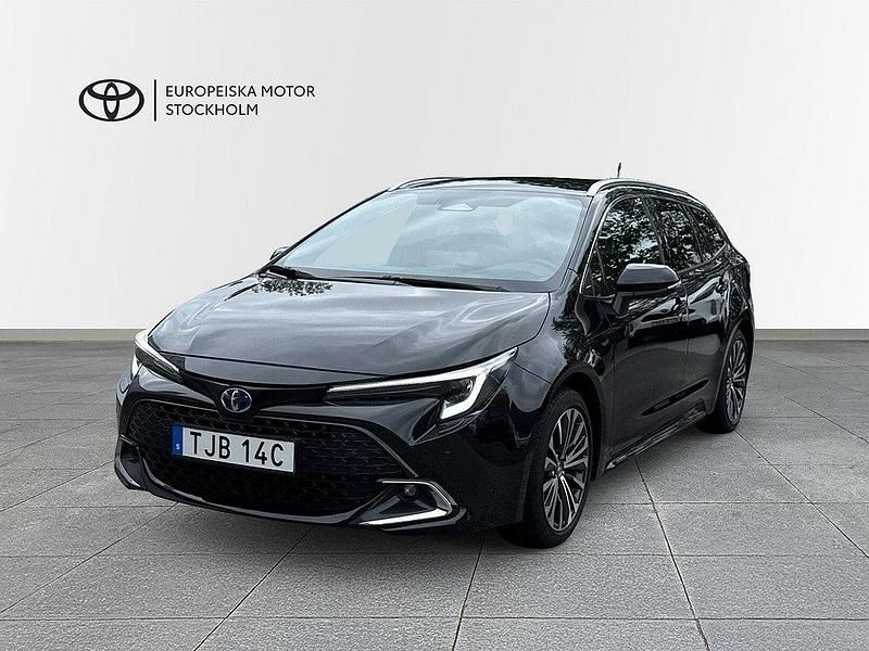 Svart Begagnad 2024 Toyota Corolla Style Kombi | 314 900 kr (Marknadspris) - Bild 1/4