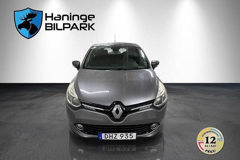 Begagnad Renault Clio IV 90 HK (66 kW) 2014 Grå Halvkombi