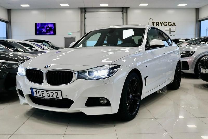 Vit Begagnad 2016 BMW 320 Gran Turismo M Sport Halvkombi | 199 000 kr (Marknadspris) - Bild 1/4