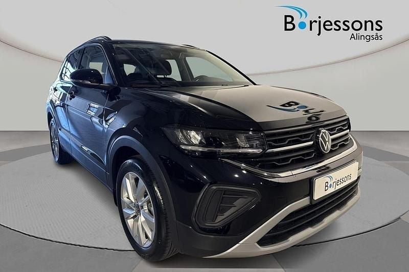 Grå Ny 2025 VW T-Cross Life SUV | 254 900 kr (Marknadspris) - Bild 1/4