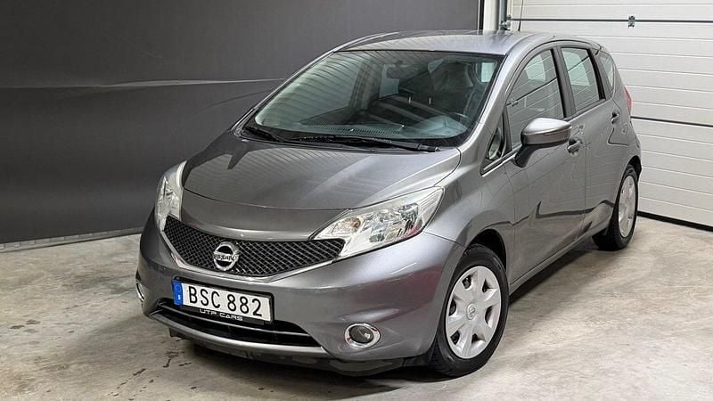 Grå Begagnad 2014 Nissan Note Halvkombi | 64 800 kr (Lite dyr) - Bild 1/4