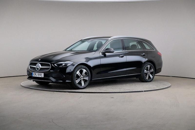 Svart (svart (solid)) Begagnad 2022 Mercedes C300e Avantgarde Kombi | 349 000 kr (Superpris) - Bild 1/4