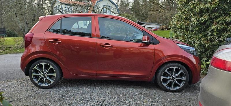 Orange Begagnad 2018 Kia Picanto Launch Edition Halvkombi | 96 000 kr (Superpris) - Bild 1/4