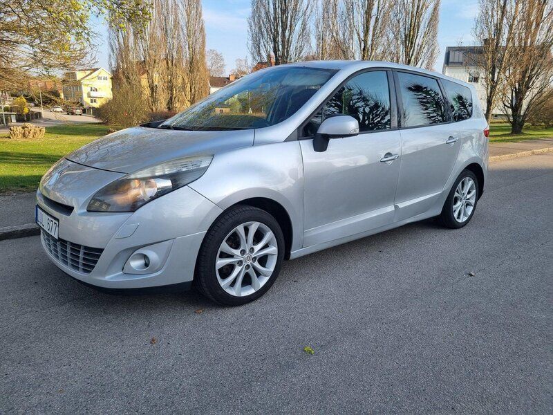 Silver Begagnad 2011 Renault Grand Scénic III Minibuss | 44 900 kr (Marknadspris) - Bild 1/4