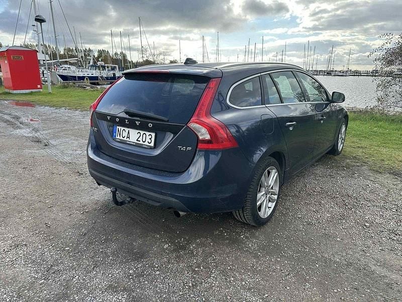 Blå Begagnad 2012 Volvo V60 Kombi | 93 000 kr (Marknadspris) - Bild 1/4
