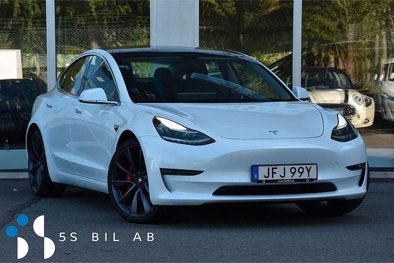 Vit Begagnad 2020 Tesla Model 3 Performance Sedan | 264 900 kr (Bra pris) - Bild 1/4