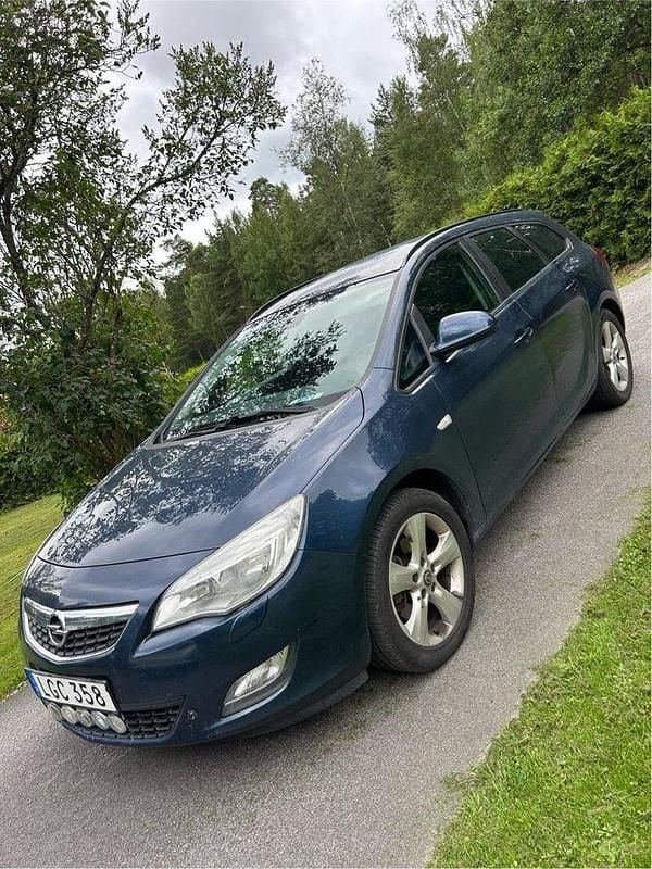 Blå Begagnad 2011 Opel Astra Enjoy Kombi | 55 000 kr (Dyr) - Bild 1/4