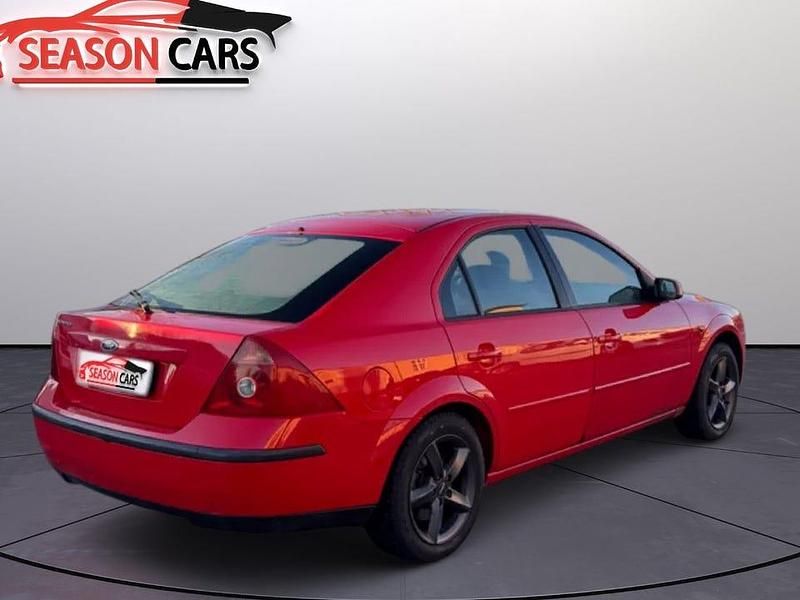 Begagnad Ford Mondeo 146 HK (107 kW) 2002 Röd Halvkombi