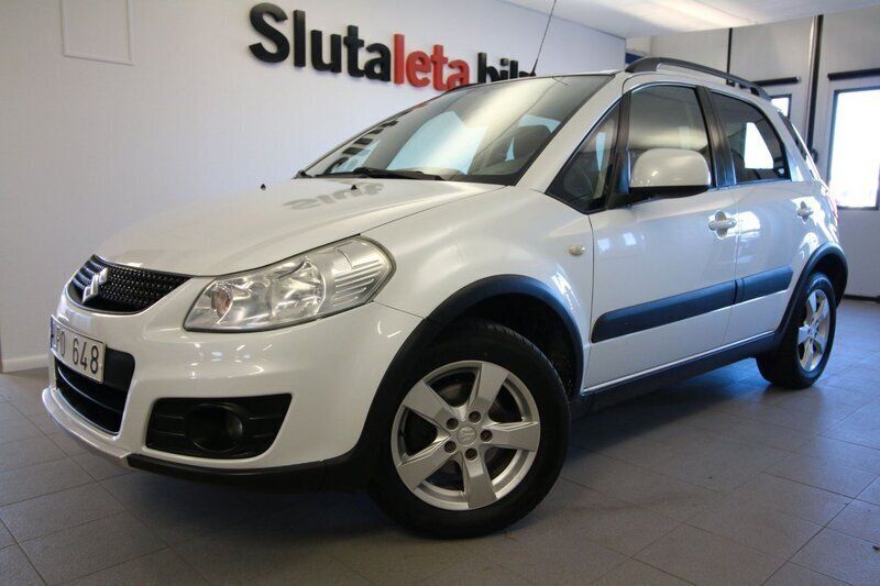 Vit Begagnad 2011 Suzuki SX4 Halvkombi | 79 900 kr (Marknadspris) - Bild 1/4