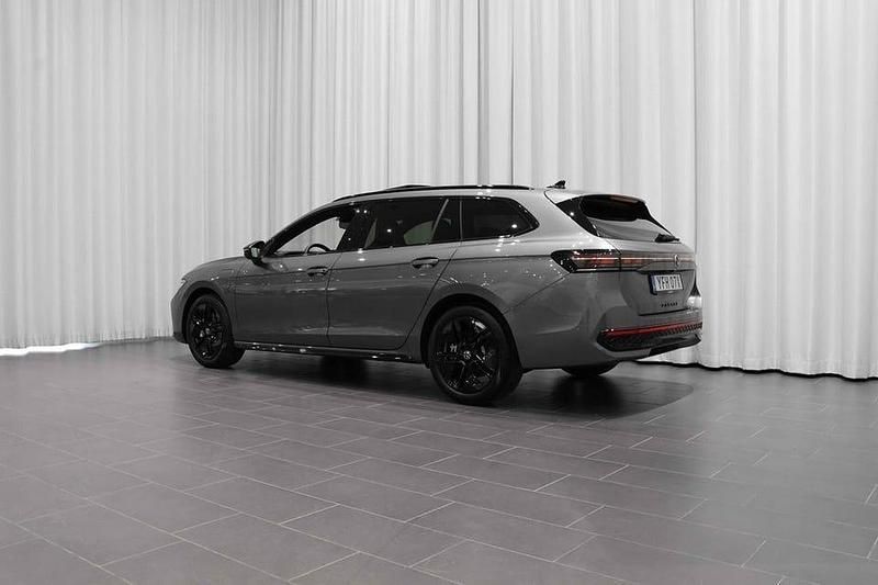 Ny VW Passat R-line 177 HK (130 kW) 2025 Diabase grey metallic Kombi