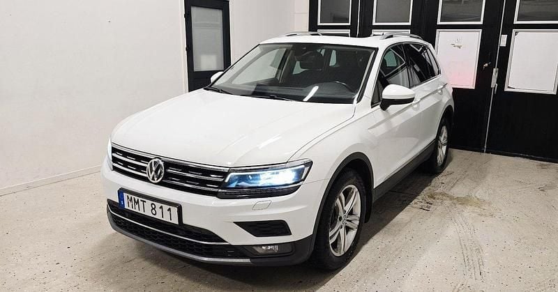 Vit Begagnad 2018 VW Tiguan GT SUV | 184 900 kr (Bra pris) - Bild 1/4