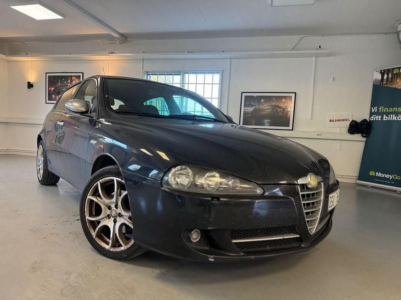 Begagnad Alfa Romeo 147 150 HK (110 kW) 2007 Svart Halvkombi