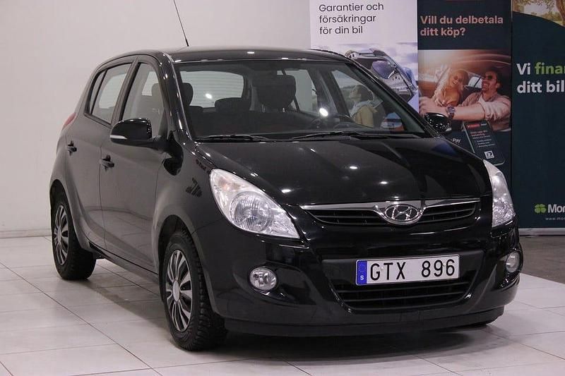 Begagnad Hyundai i20 Premium 78 HK (57 kW) 2012 Svart Halvkombi