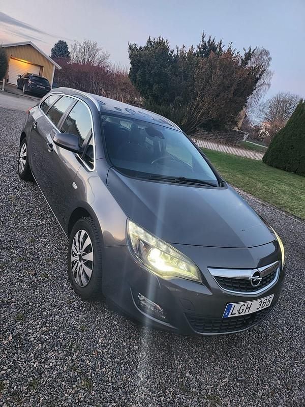 Begagnad 2011 Opel Astra Kombi | 59 000 kr - Bild 1/4