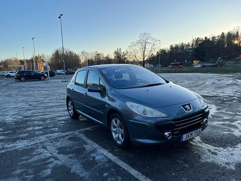 Begagnad 2008 Peugeot 307 Halvkombi | 31 000 kr (Lite dyr) - Bild 1/4