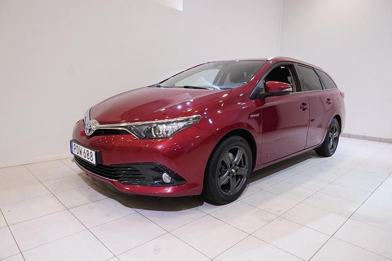 Begagnad Toyota Auris Touring Sports 2017 Röd Kombi