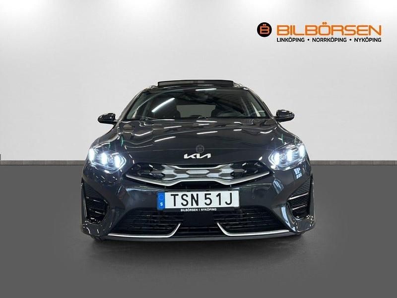 Begagnad Kia Ceed Advance 141 HK (103 kW) 2024 Grå Halvkombi