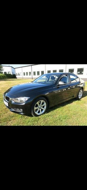 Svart Begagnad 2013 BMW 328 Sedan | 45 000 kr - Bild 1/4