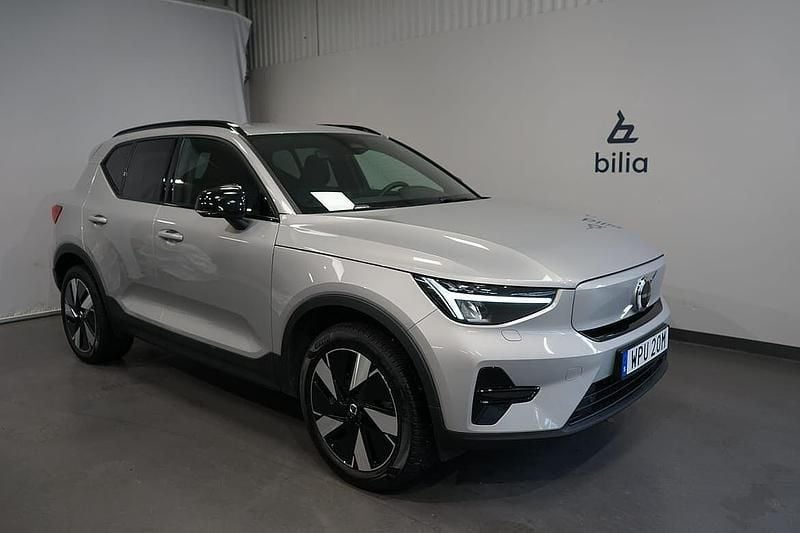 Silver Begagnad 2024 Volvo XC40 Core SUV | 404 900 kr - Bild 1/3