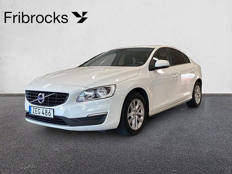 Vit Begagnad 2018 Volvo S60 Kinetic Sedan | 169 800 kr (Bra pris) - Bild 1/4