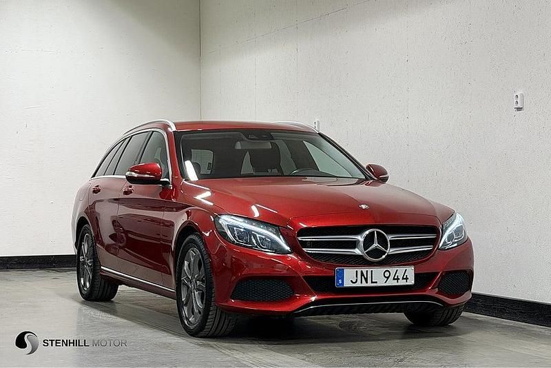 Begagnad Mercedes C250 Avantgarde 204 HK (150 kW) 2015 Röd Kombi