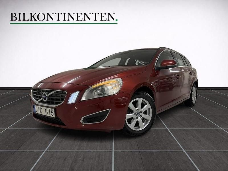 Röd Begagnad 2013 Volvo V60 Momentum Kombi | 79 800 kr (Bra pris) - Bild 1/4
