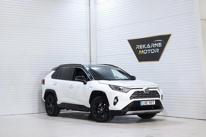 Vit Begagnad 2020 Toyota RAV4 Hybrid Style SUV | 334 900 kr (Marknadspris) - Bild 1/3
