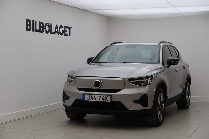 Silver Begagnad 2023 Volvo XC40 Core SUV | 399 500 kr - Bild 1/4