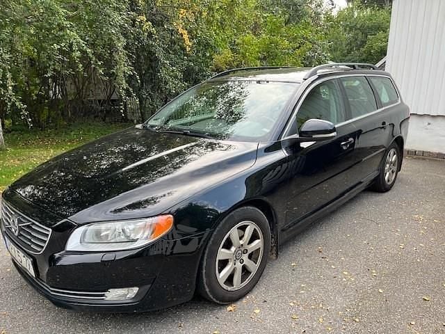 Svart Begagnad 2014 Volvo V70 Momentum Kombi | 129 000 kr (Lite dyr) - Bild 1/4