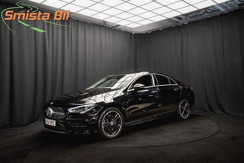 Svart Begagnad 2022 Mercedes CLA250e AMG Sedan | 369 800 kr (Marknadspris) - Bild 1/3