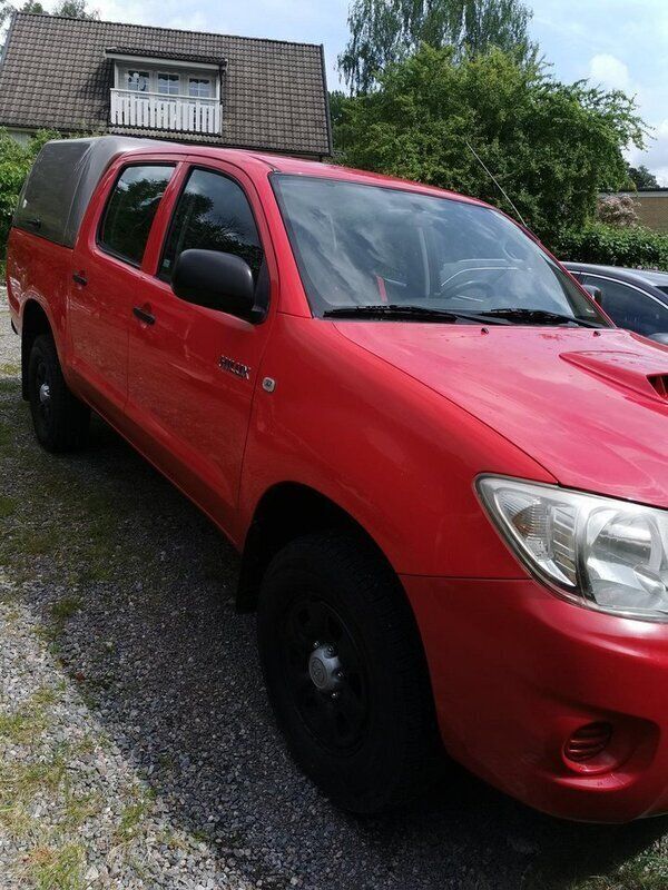 Röd Begagnad 2010 Toyota HiLux Pickup | 259 000 kr - Bild 1/4