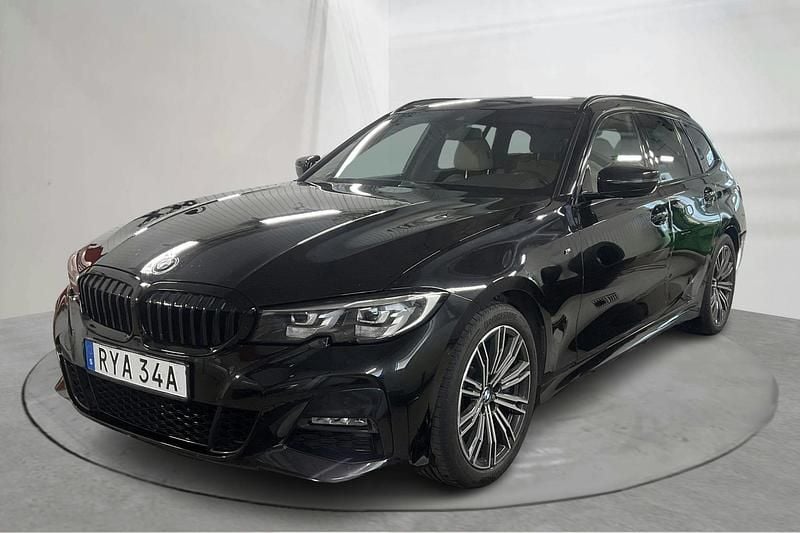 Svart Begagnad 2020 BMW 330 M Sport Kombi | 369 800 kr (Bra pris) - Bild 1/4