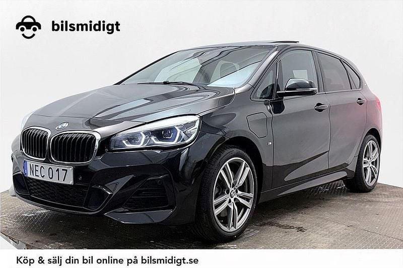 Svart Begagnad 2018 BMW 225 iPerformance Minibuss | 229 900 kr - Bild 1/3