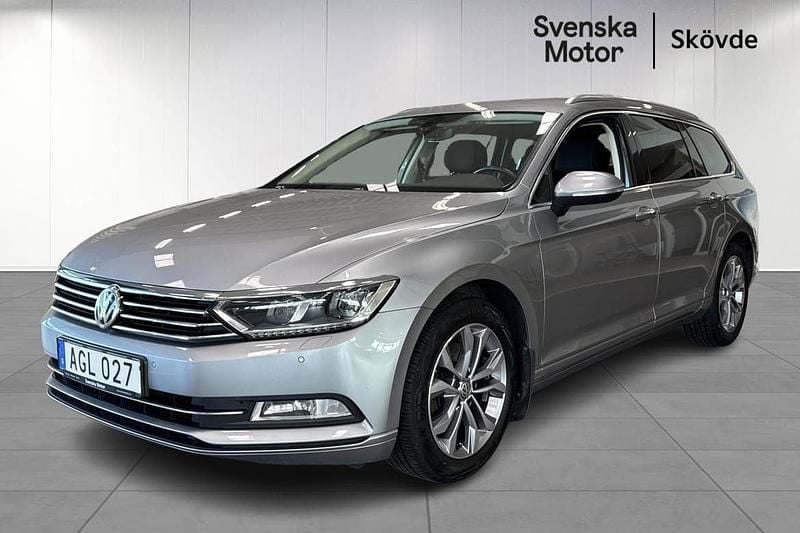 Silver Begagnad 2018 VW Passat Executive Kombi | 174 200 kr (Bra pris) - Bild 1/4