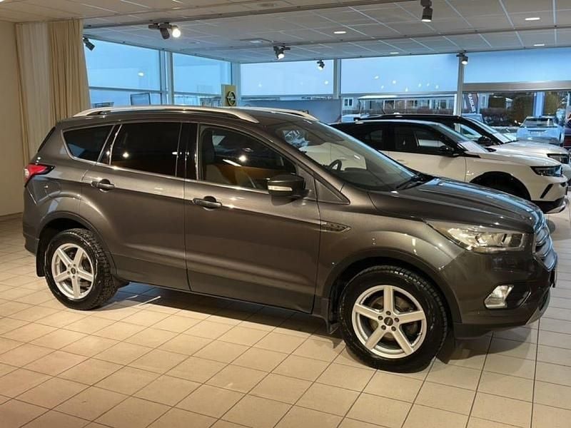 Begagnad Ford Kuga Titanium 150 HK (110 kW) 2017 Grå SUV