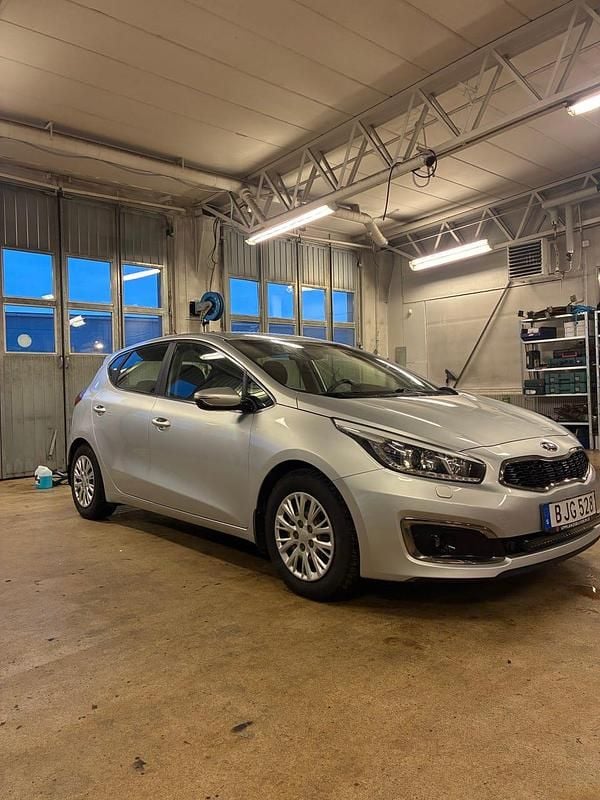 Begagnad Kia Ceed 136 HK (100 kW) 2016 Halvkombi