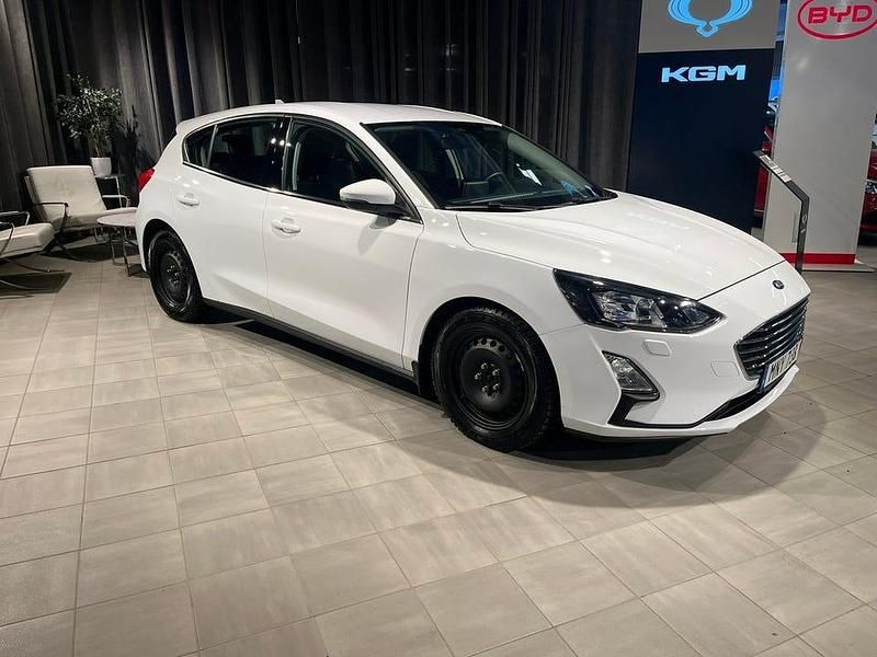 Begagnad Ford Focus Titanium 120 HK (88 kW) 2020 Vit Halvkombi