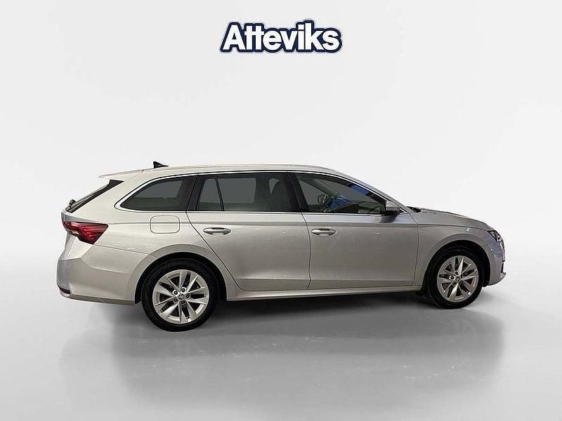 Begagnad Skoda Octavia Selection 151 HK (111 kW) 2024 Silver Kombi