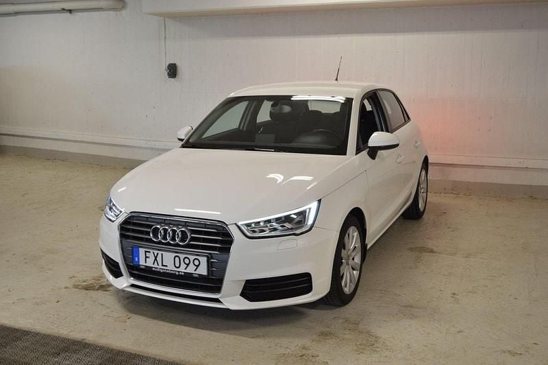 Vit Begagnad 2018 Audi A1 Sportback Halvkombi | 139 900 kr (Marknadspris) - Bild 1/4