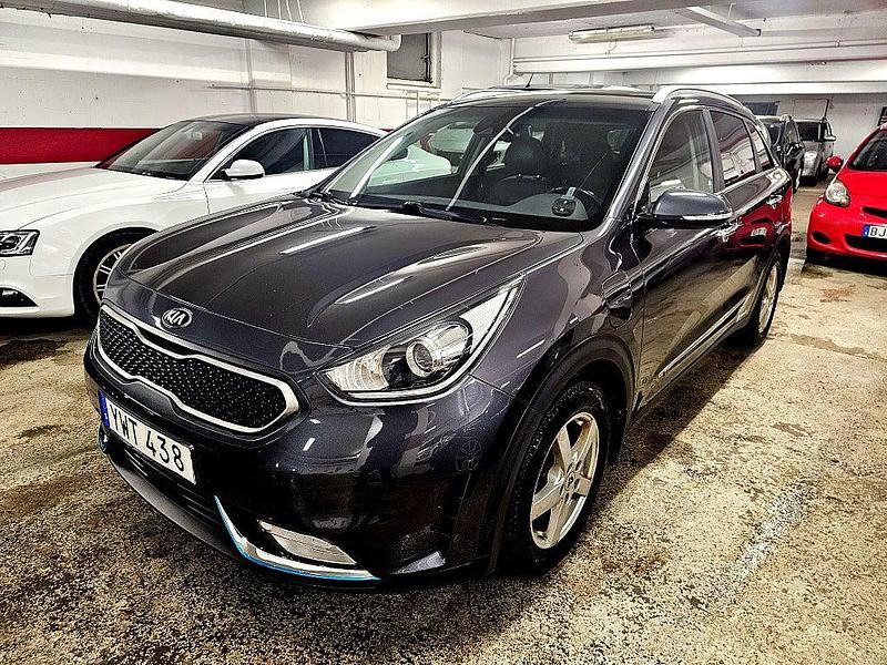 Begagnad Kia Niro Advance 105 HK (77 kW) 2017 Grå SUV